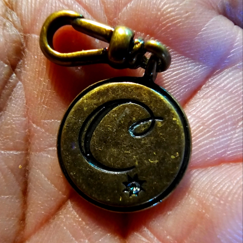 TRESORS HEIRLOOM INITIAL CHARM